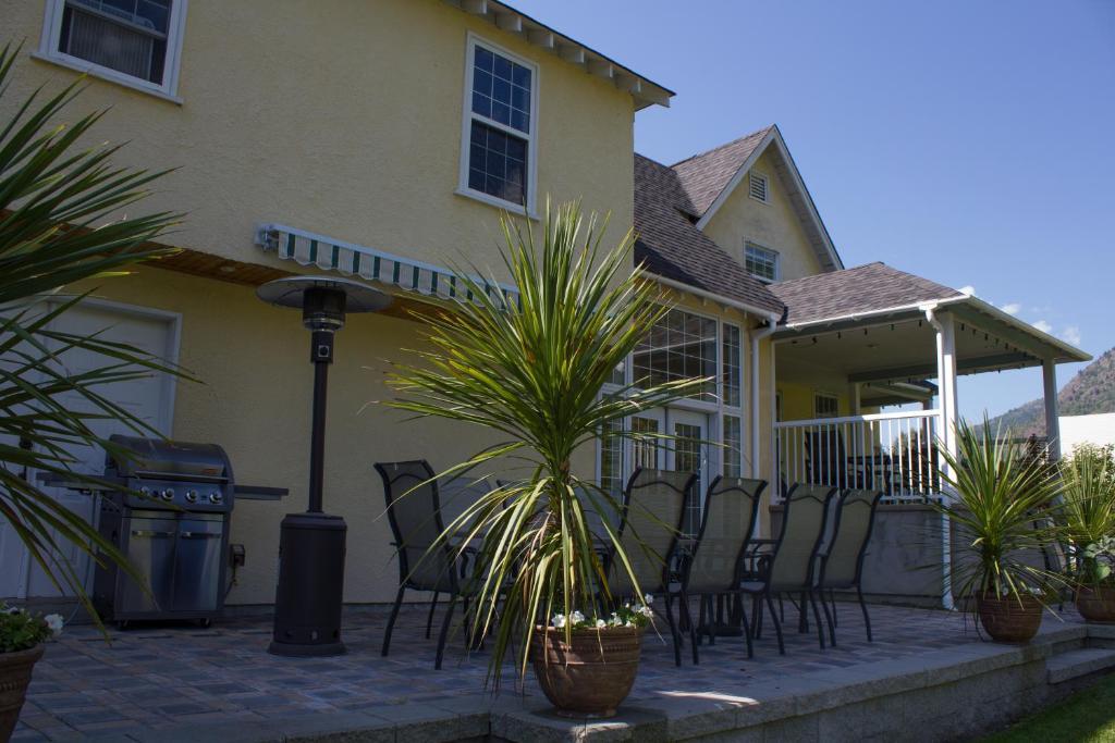 Genelle House B&B Guest House Екстериор снимка