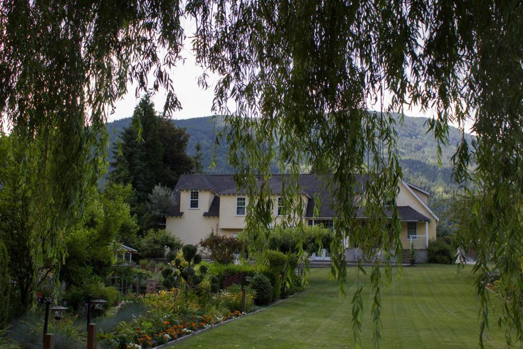 Genelle House B&B Guest House Екстериор снимка