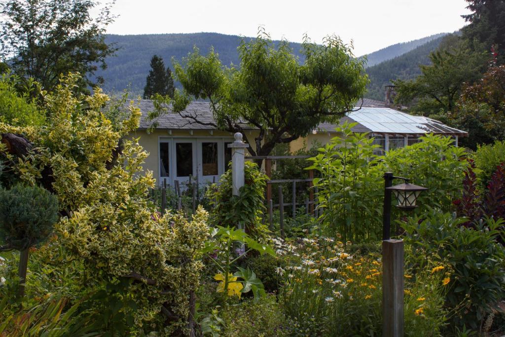 Genelle House B&B Guest House Екстериор снимка