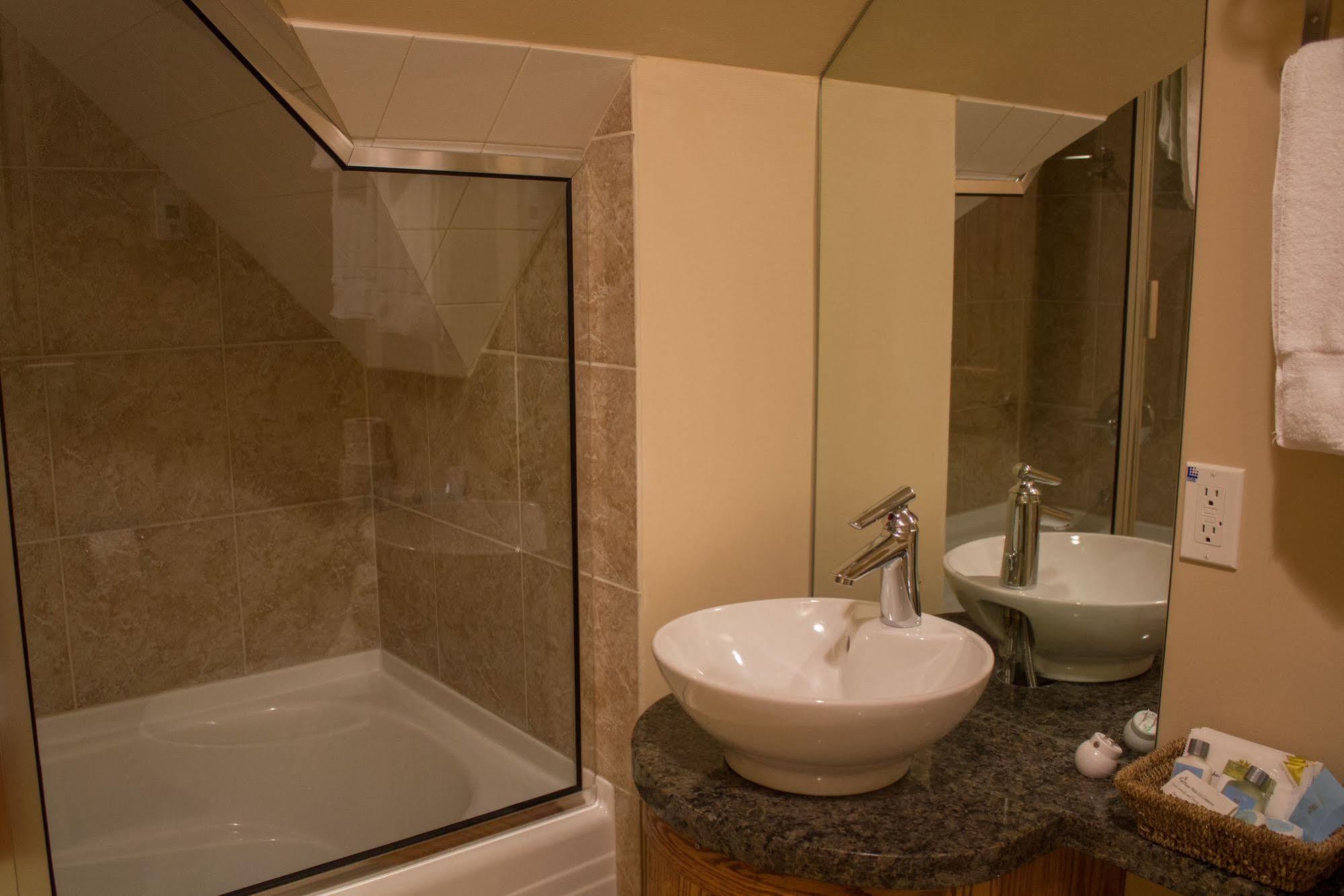 Genelle House B&B Guest House Екстериор снимка