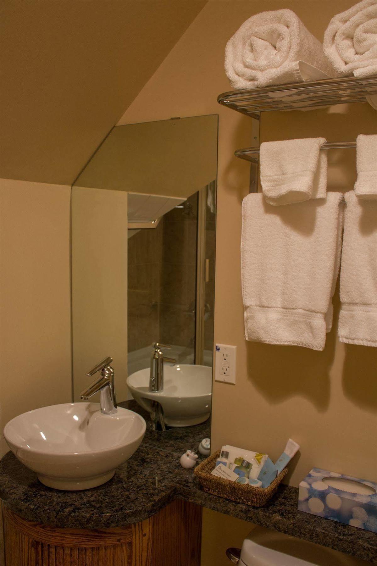 Genelle House B&B Guest House Екстериор снимка