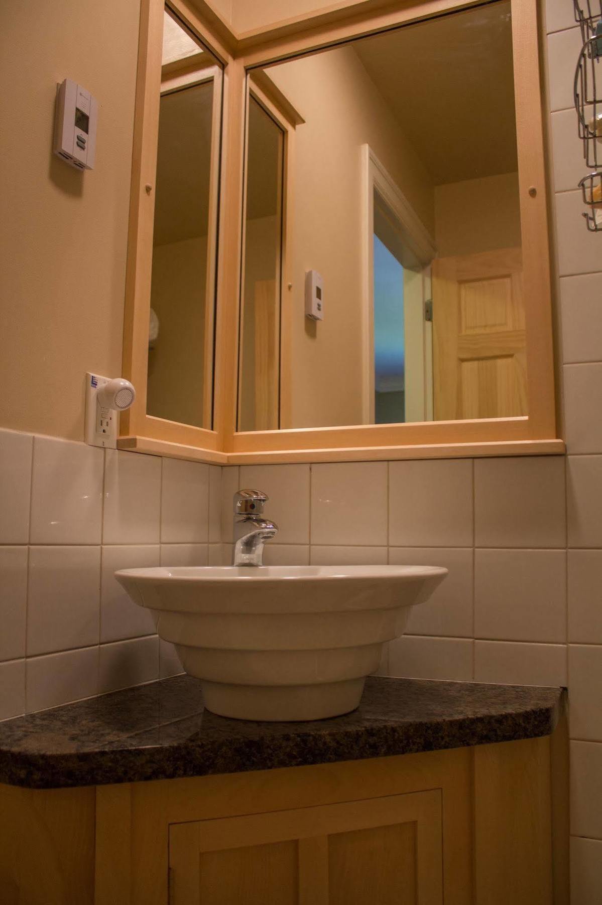 Genelle House B&B Guest House Екстериор снимка