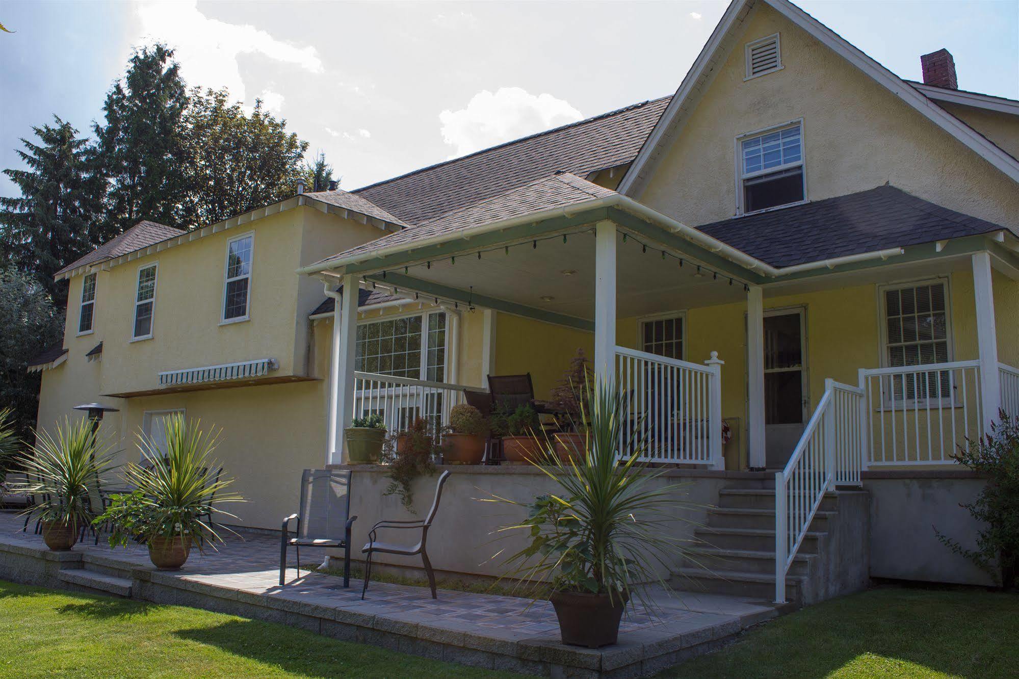 Genelle House B&B Guest House Екстериор снимка